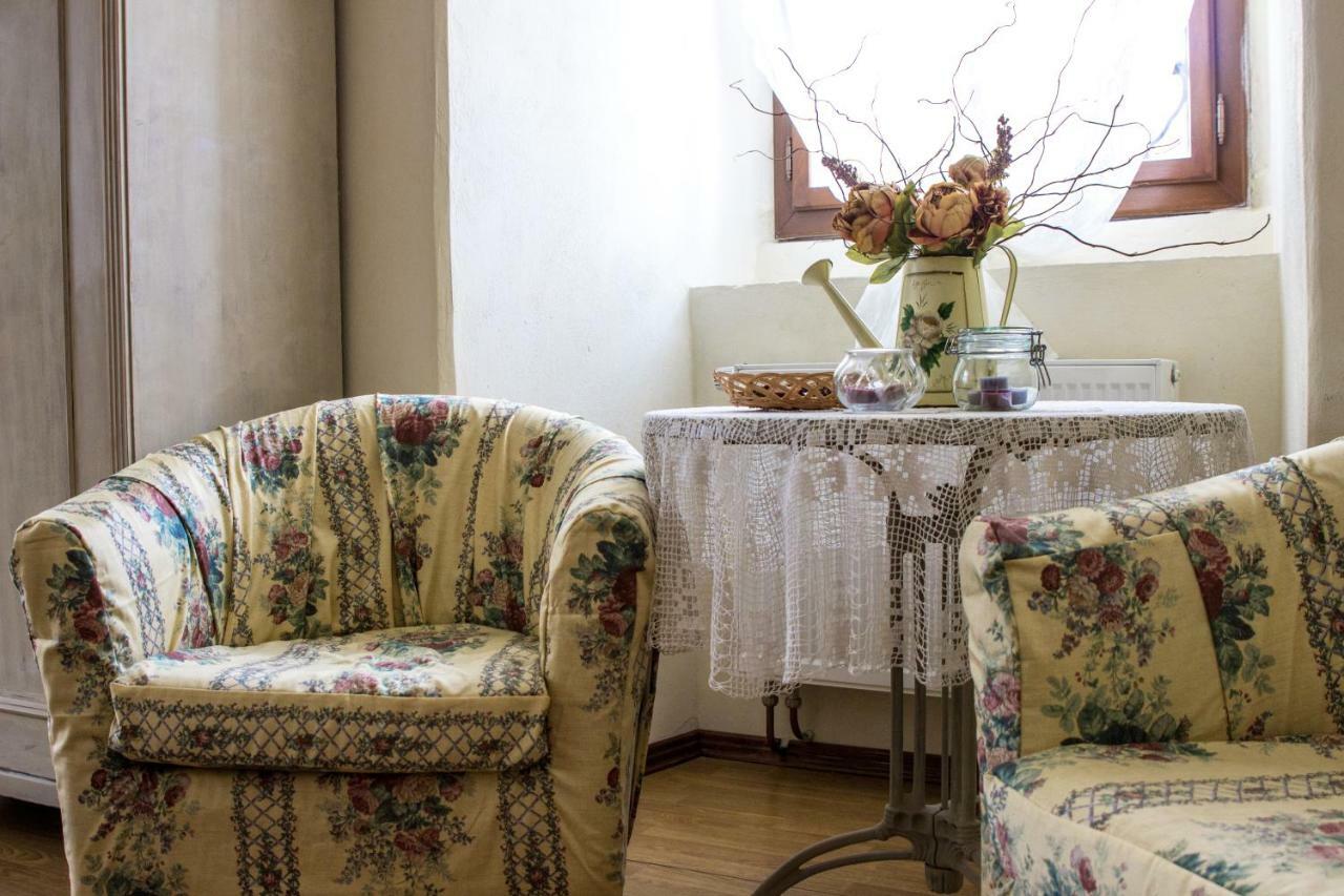 ホテルDum Zameckych Kaplanu Valec エクステリア 写真